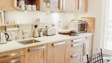 Exclusive Suite, City View (incl. 79€ cleaning fee) | Dapur peribadi | Peti sejuk, ketuhar gelombang mikro, ketuhar, dapur