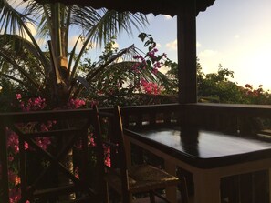 Standard-Ferienhaus, 2 Schlafzimmer, Küche (free wi-fi) | Blick auf den Garten