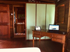 Standard-Ferienhaus, 2 Schlafzimmer, Küche (free wi-fi) | 1 Schlafzimmer, Bügeleisen/Bügelbrett, kostenloses WLAN, Bettwäsche