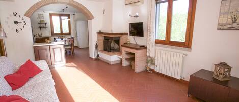 Apartment | Living area | Flat-screen TV