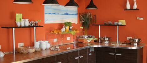 Free daily buffet breakfast