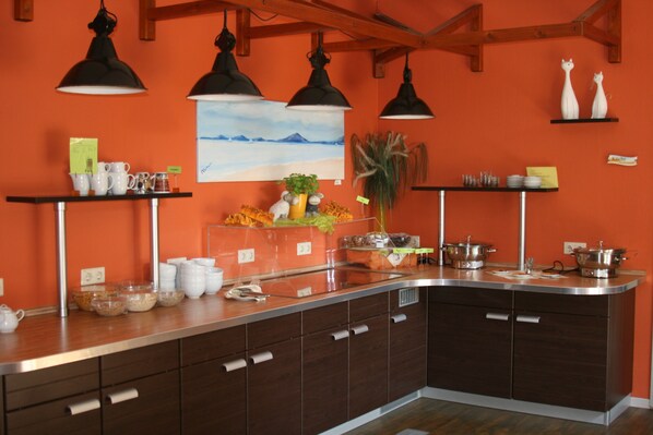 Free daily buffet breakfast  - Hotel Bernsteinsee (Bitterfeld-Wolfen)