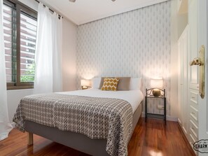 1 bedroom, iron/ironing board, internet, bed sheets