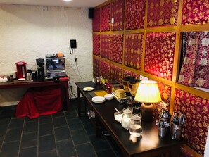 Daily cooked-to-order breakfast for a fee - Three Jewels Boutique Hotel (Pokhara)