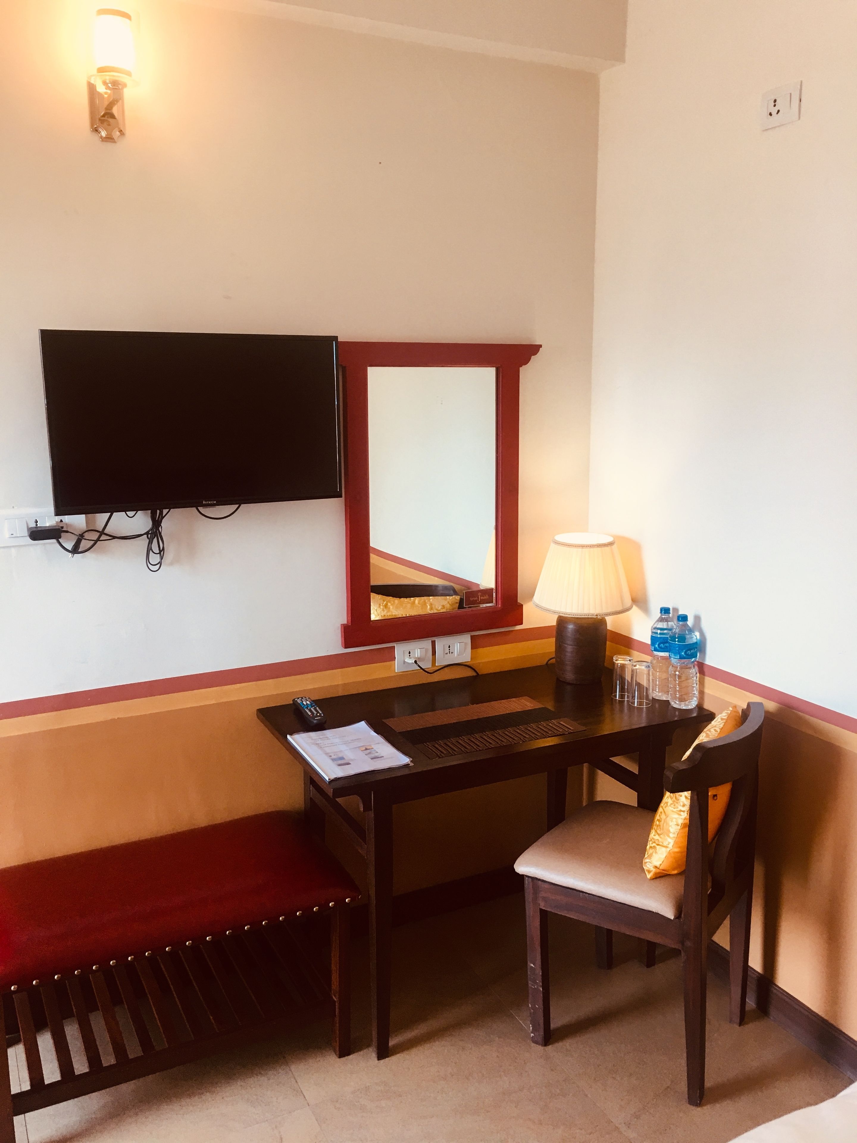 1 bedroom, premium bedding, desk, laptop workspace