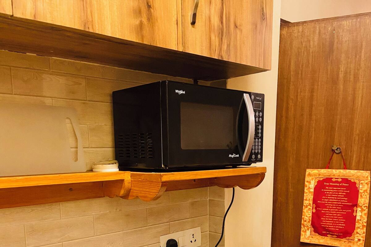 deluxe suite | 1 bedroom, premium bedding, desk, laptop workspace