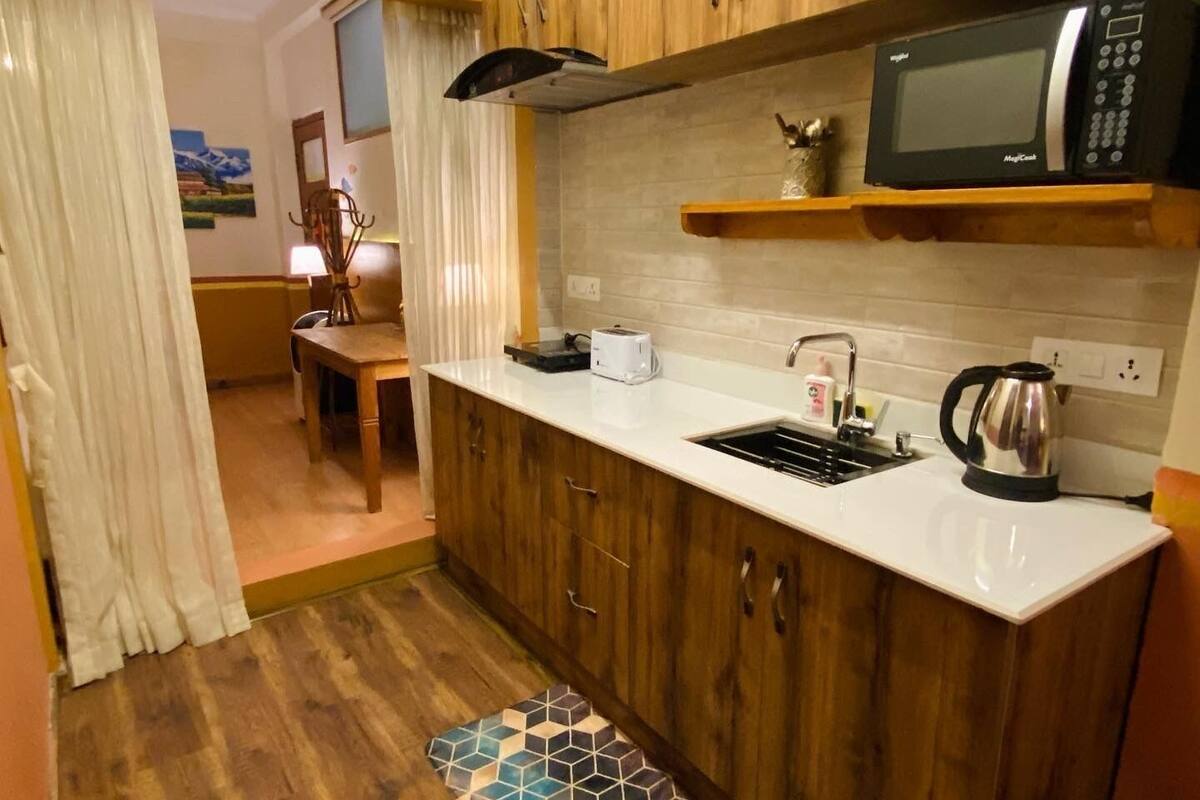 deluxe suite | 1 bedroom, premium bedding, desk, laptop workspace