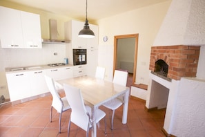 Apartment, 2 Bedrooms | Private kitchen