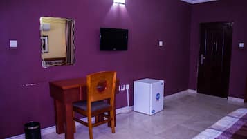 1 bedroom, premium bedding, in-room safe, desk