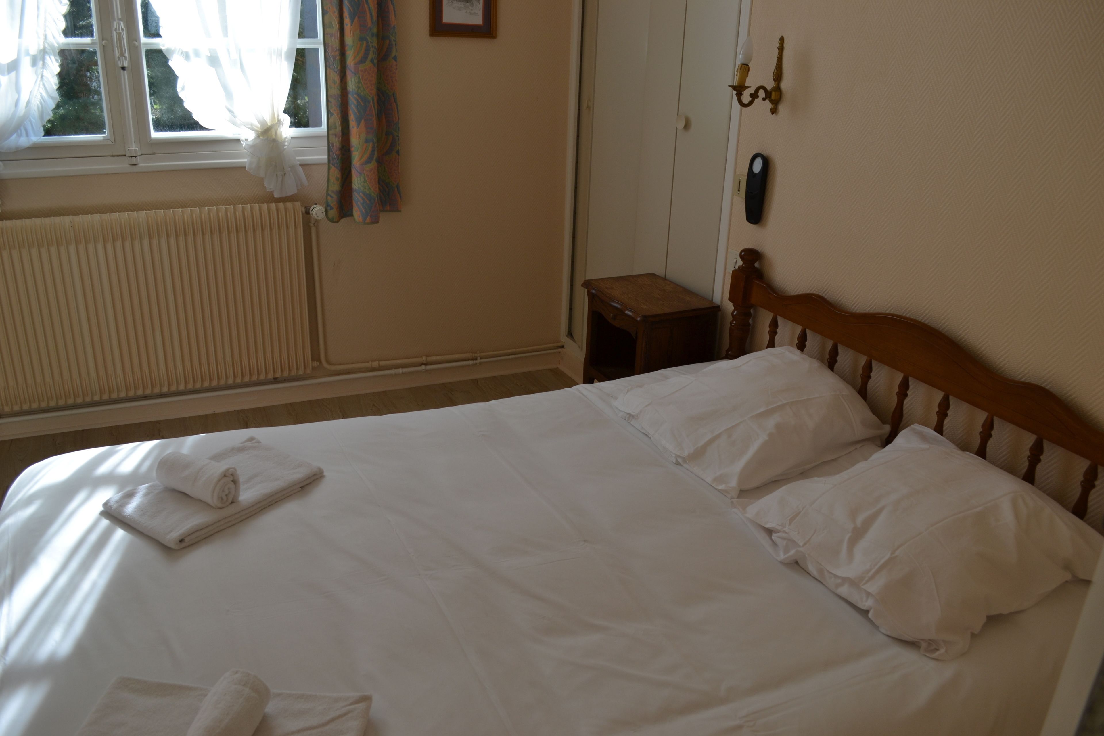double room, 1 double bed | individually decorated, individually furnished, desk, blackout curtains