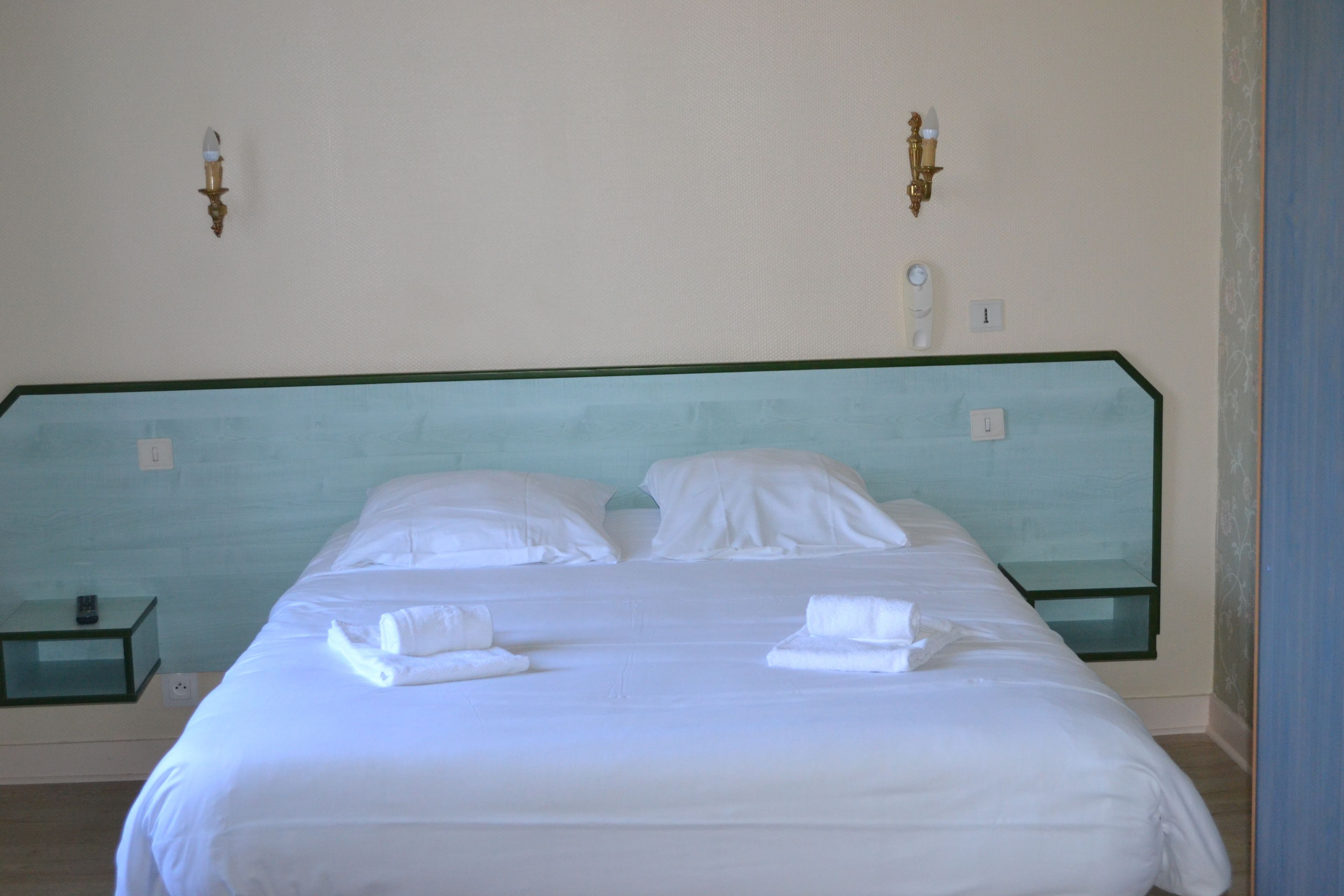 double room, 1 double bed | individually decorated, individually furnished, desk, blackout curtains