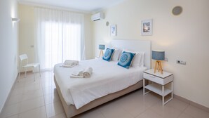 Leilighet, 1 soverom, balkong (4 Guests) | 1 soverom, strykejern/-brett, reiseseng for barn og wi-fi (inkludert)