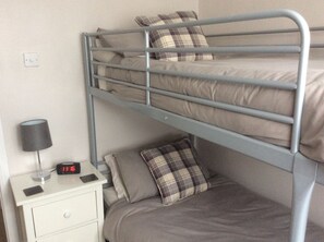 Standard-Chalet, 2 Schlafzimmer | 1 Schlafzimmer, Verdunkelungsvorhänge, Bügeleisen/Bügelbrett, Bettwäsche