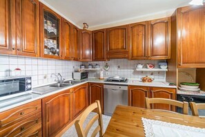 Refrigerador y utensilios de cocina 