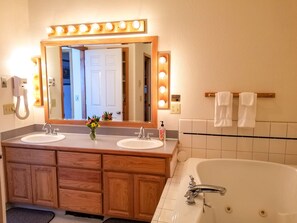 Shower, jetted bath, hair dryer, towels
