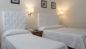 客房内保险箱、办公桌、免费 WiFi、床单