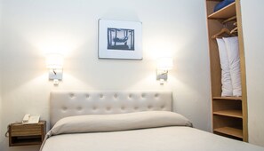 Standard-Doppel- oder -Zweibettzimmer | Zimmersafe, Schreibtisch, kostenloses WLAN, Bettwäsche