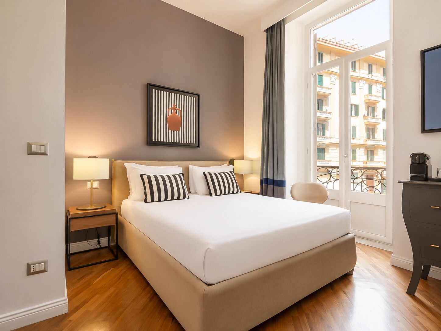 Habitació Comfort, balcó, vistes a la ciutat | Llençols de cotó egipci, roba de llit d'alta qualitat i cobrellits 