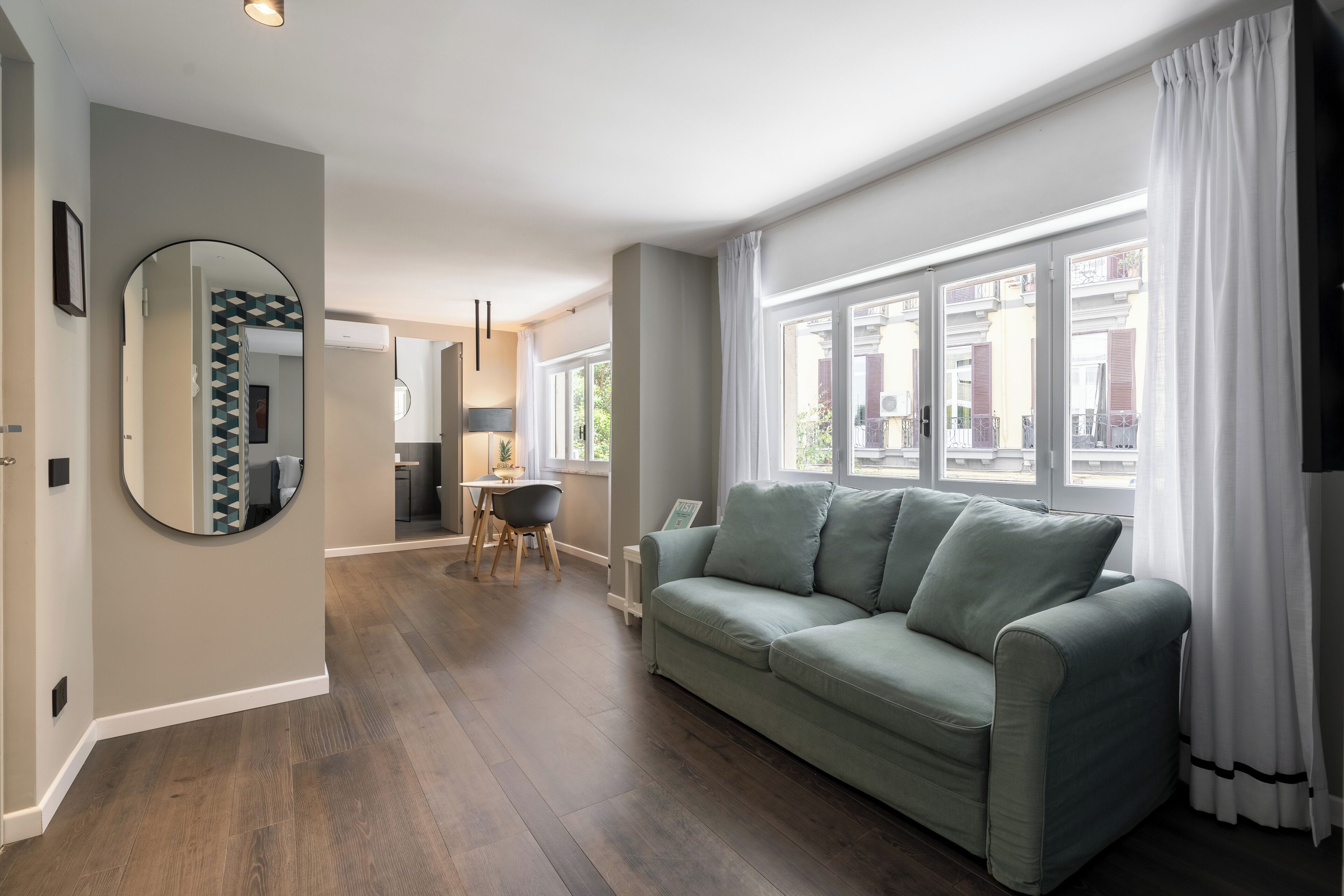 Apartment, City View | Living area | 32-inch flat-screen TV with digital channels, Netflix