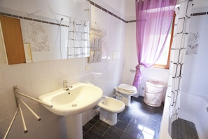 Apartment | Badezimmer | Dusche, Bidet