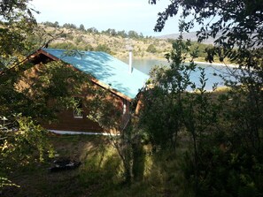 Cabaña estándar, 3 habitaciones, no fumadores, vistas al lago | Ropa de cama de alta calidad, sistema de insonorización, cunas (de pago)