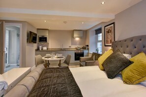 Room - Suite 8 at 31 Meridian (Bristol)