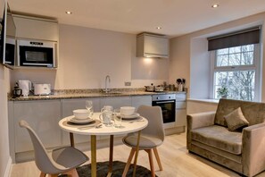 TV - Suite 8 at 31 Meridian (Bristol)