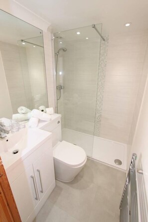Bathroom - The Granary, a Perfect Countryside Stay (Bristol)
