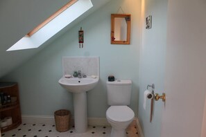 Iron/ironing board, free WiFi - Bright Family Home With Garden (Bristol)