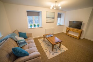 TV - Centrally Located Apartment Close to Cabot Circus (Bristol)