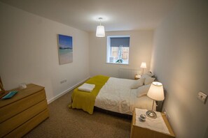 2 bedrooms, iron/ironing board, free WiFi - Centrally Located Apartment Close to Cabot Circus (Bristol)