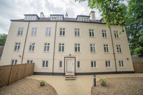 Front of property - Centrally Located Apartment Close to Cabot Circus (Bristol)