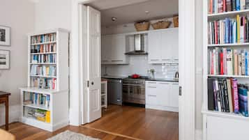 Cookware/dishes/utensils