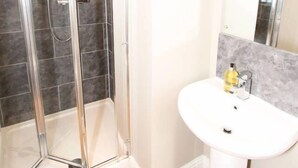 Bathroom - Lower Park Apartments Studio 3 (Bristol)