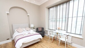 Room - Lower Park Apartments Studio 3 (Bristol)