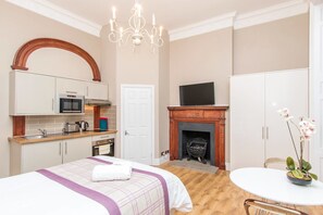 1 bedroom, iron/ironing board, free WiFi - Lower Park Apartments Studio 4 (Bristol)