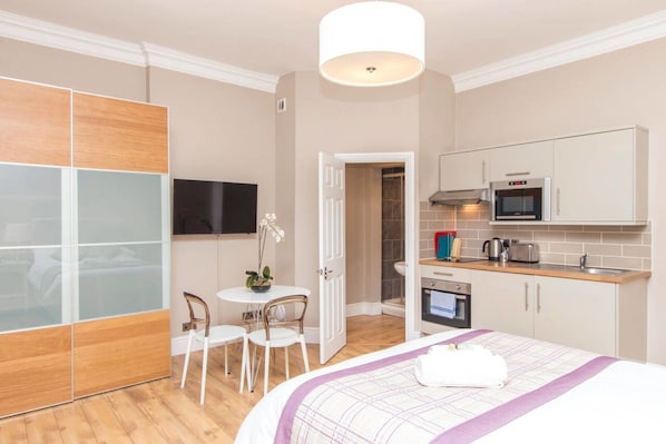 1 bedroom, iron/ironing board, free WiFi