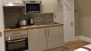 Unclassified image, 2 of 7, button - Lower Park Apartments Studio 9 (Bristol)