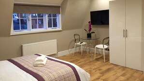 Unclassified image, 5 of 7, button - Lower Park Apartments Studio 9 (Bristol)