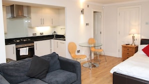 Unclassified image, 4 of 6, button - Modern Studio in a Desirable Clifton Location (Bristol)