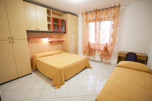 2 bedrooms, desk, cribs/infant beds - Appartamento Trilocale Da Nina (Campo nell'Elba)