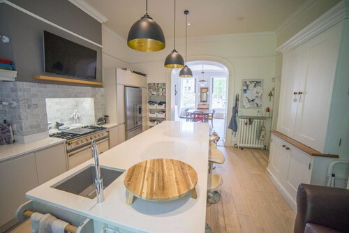 Perfect 5 Bedroom Family Home in Clifton Village