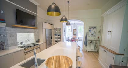 Perfect 5 Bedroom Family Home in Clifton Village