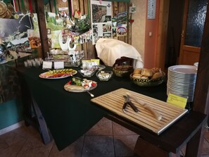 Free daily buffet breakfast