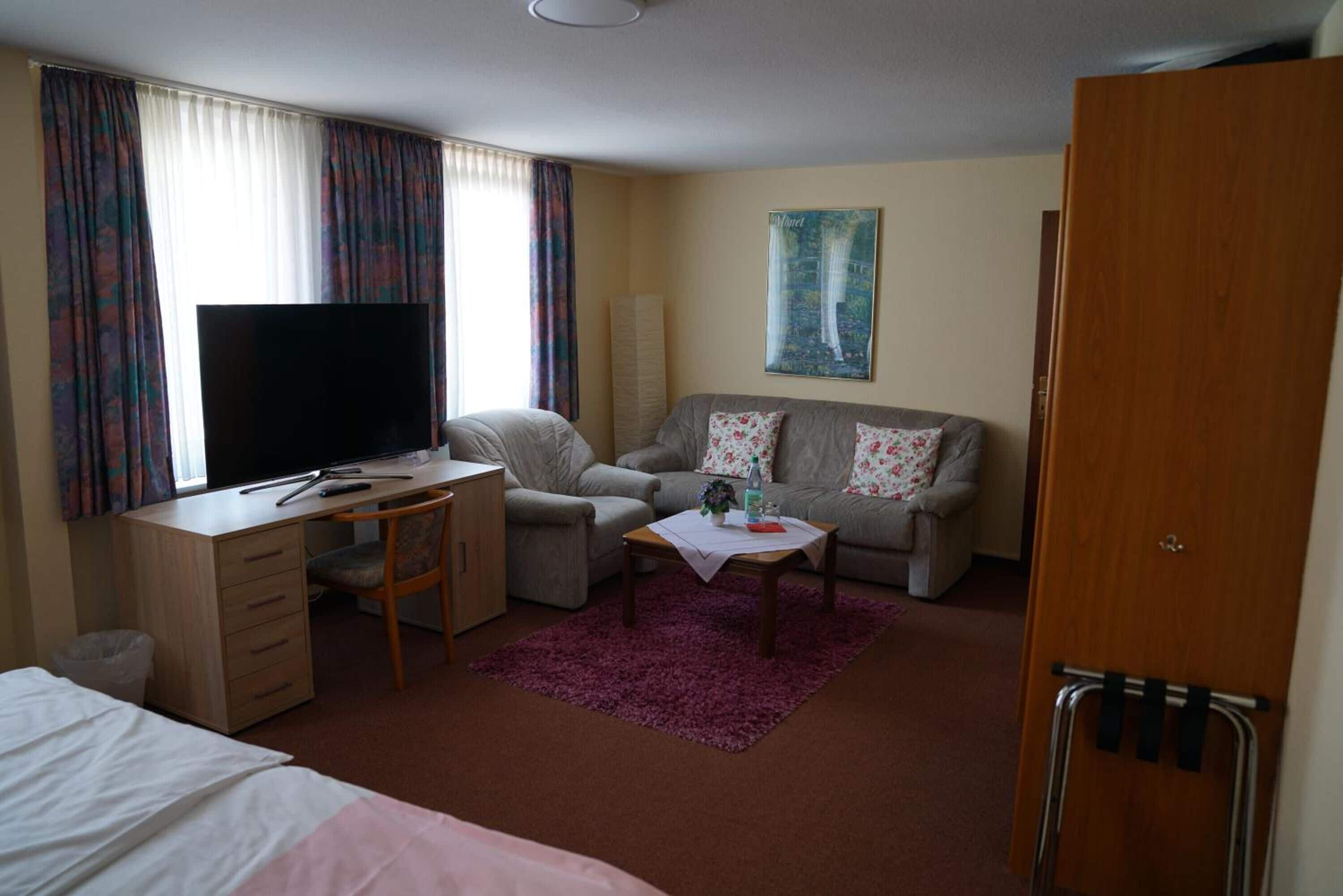 1 多间卧室、办公桌、熨斗/熨板、免费 WiFi