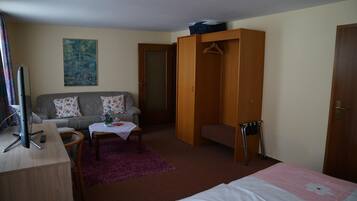 1 bedroom, desk, iron/ironing board, free WiFi