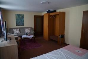 1 chambre, bureau, fer et planche Ă repasser, Wi-Fi gratuit