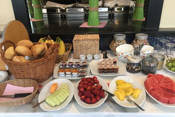 Free daily continental breakfast