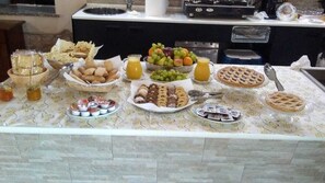 Free daily buffet breakfast  - Agriturismo Agrifoglio (San Giovanni Suergiu)
