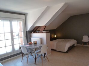 Studio, 1 dobbeltseng | 1 soverom, individuelt dekorert, individuelt innredet og skrivebord